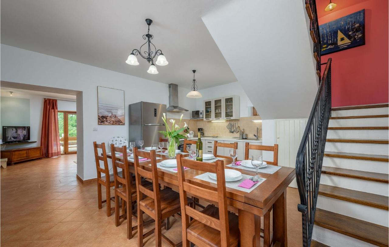 Cozy Home In Pamici With Kitchen Luaran gambar