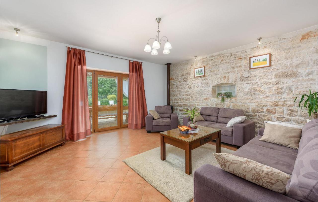 Cozy Home In Pamici With Kitchen Luaran gambar