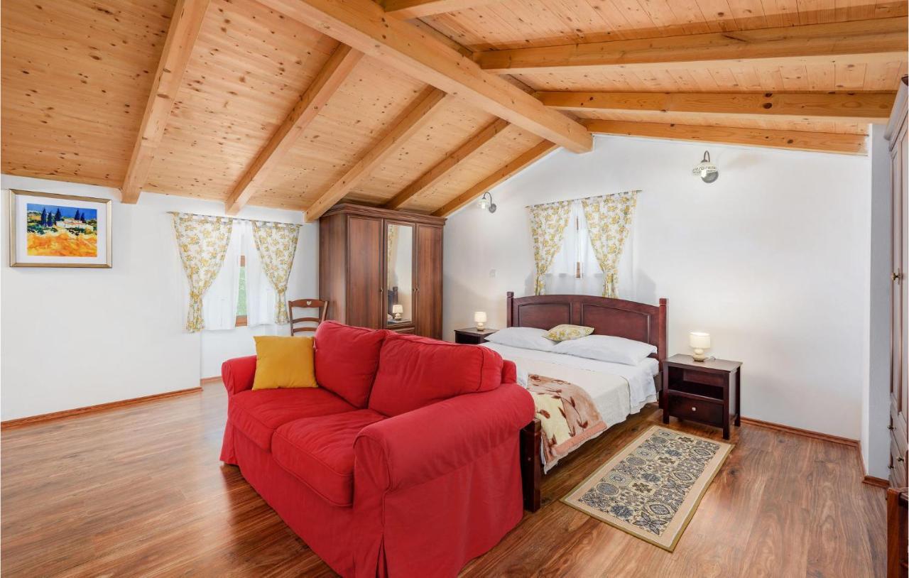Cozy Home In Pamici With Kitchen Luaran gambar