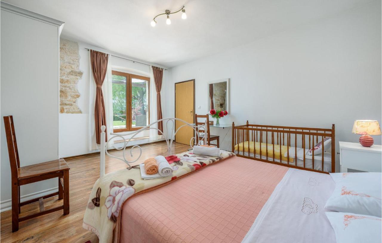 Cozy Home In Pamici With Kitchen Luaran gambar