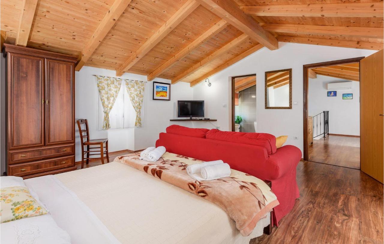 Cozy Home In Pamici With Kitchen Luaran gambar