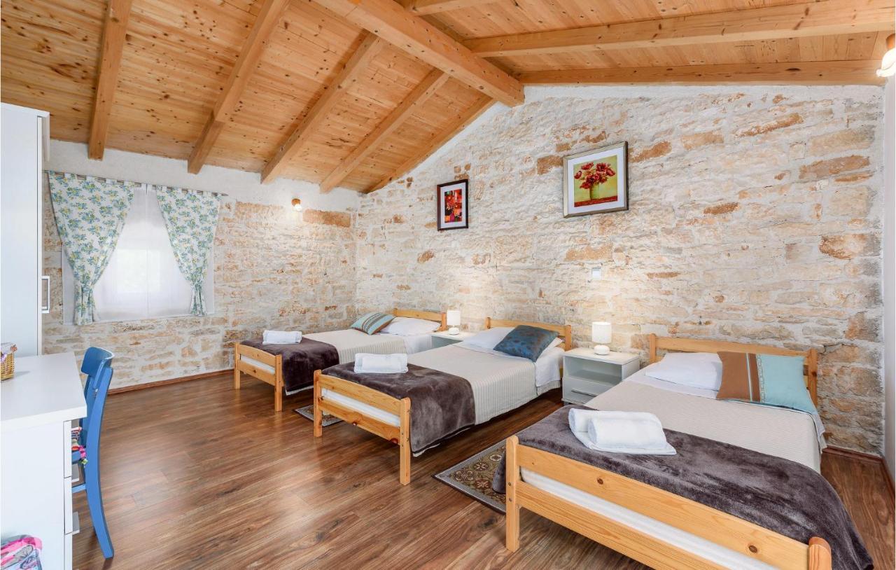 Cozy Home In Pamici With Kitchen Luaran gambar