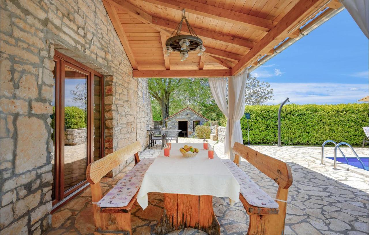 Cozy Home In Pamici With Kitchen Luaran gambar