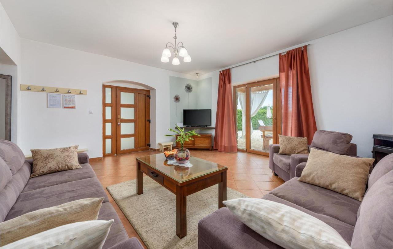 Cozy Home In Pamici With Kitchen Luaran gambar