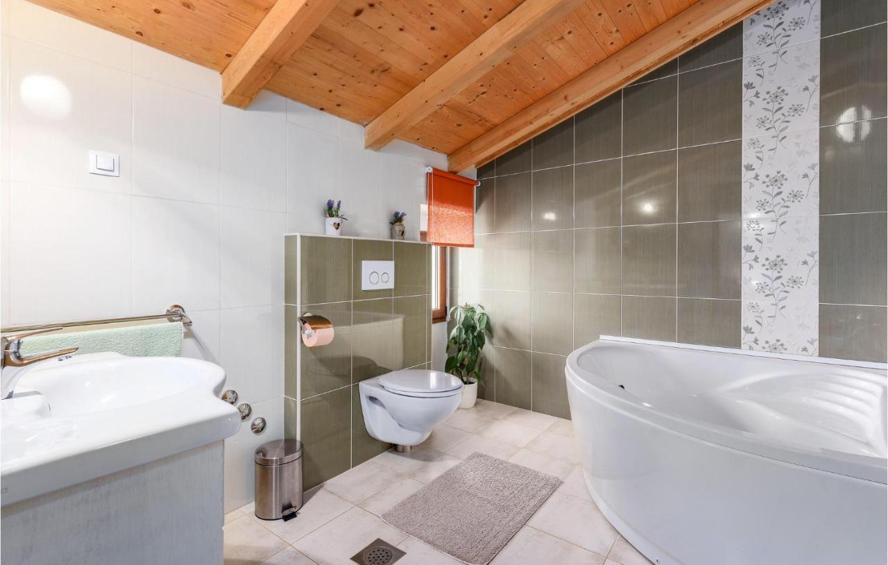 Cozy Home In Pamici With Kitchen Luaran gambar